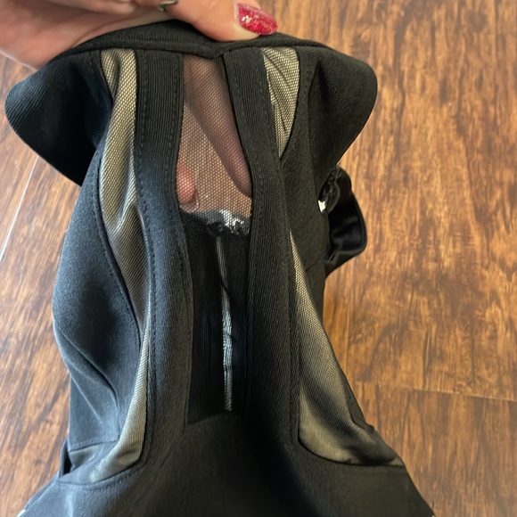 Windsor Bodycon Halter Dress - Picture 4 of 12